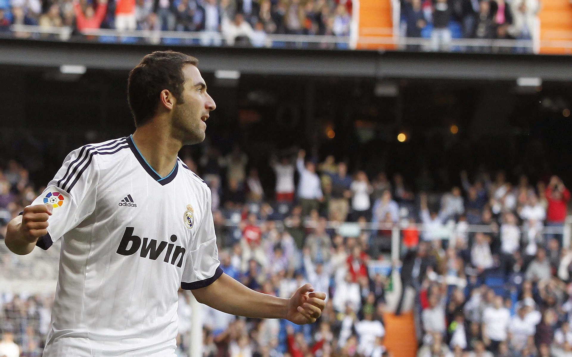 电竞平台自制赛事频率提升引发热议，电竞节目制作